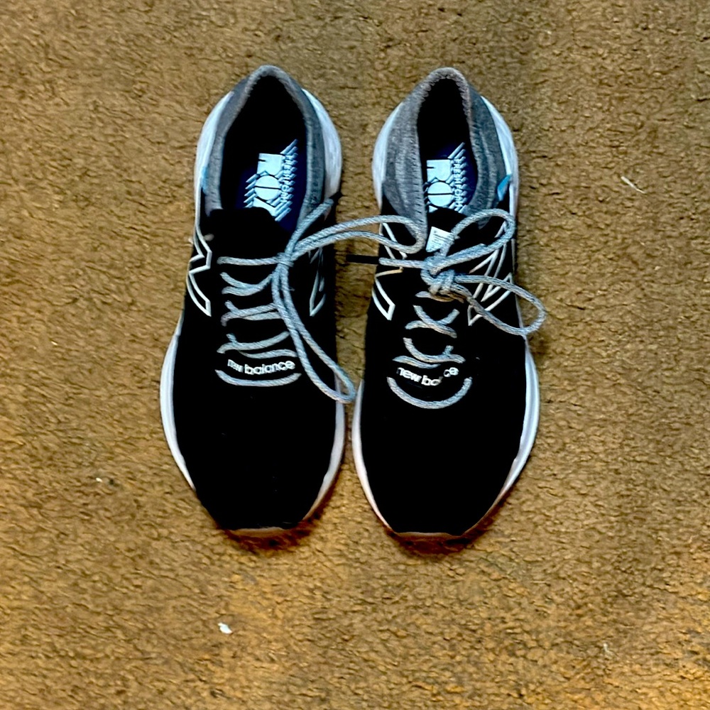 New Balance Roav Sneakers